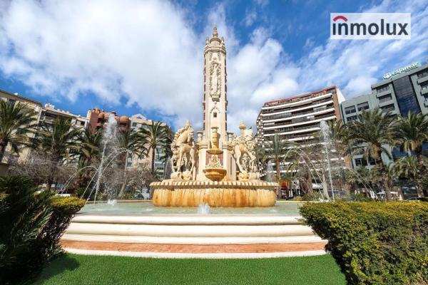 Venta de piso en Plaza de los Luceros, Alicante / Alacant
thumbnail 1