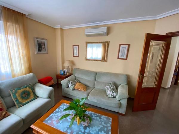Chalet wolnostojący na sprzedaż w  Calle Tres Carabelas, Saks photo 1