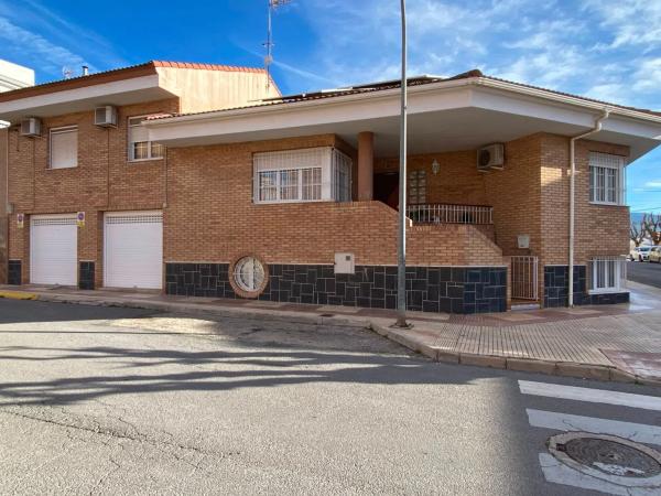 Chalet wolnostojący na sprzedaż w  Calle Tres Carabelas, Saks photo 2