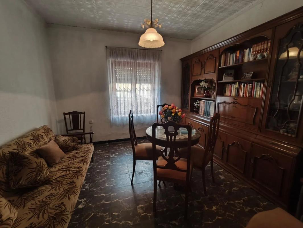 Sprzedaż niezależnego domku jednorodzinnego w Sax, Saks photo 3