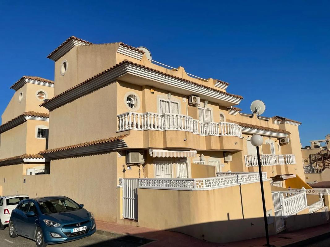 Sale of townhouse in  Almoradí , Almoradí photo 2