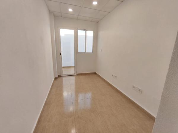 Четырехквартирный дом на продажу на Calle Oropéndola , Бенехусар photo 1