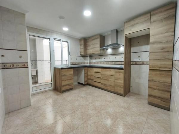 Частный шале на продаже в  Calle Oropéndola, Бенехусар photo 4
