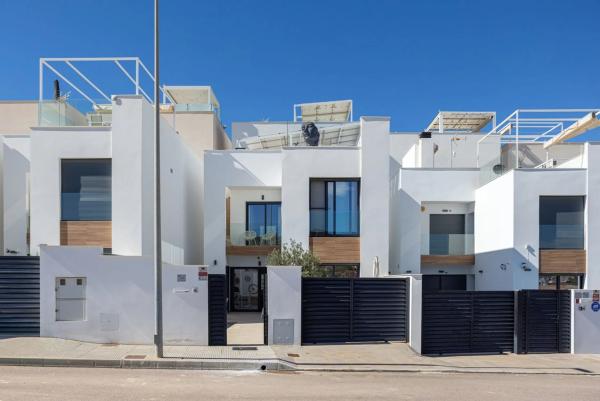 Chalet adosado en venta en Calle Infanta Cristina , Benijofar thumbnail 1