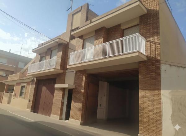 Четырехквартирный дом на продажу на  Calle Aureliano Díaz, 68 , Бигастро photo 1