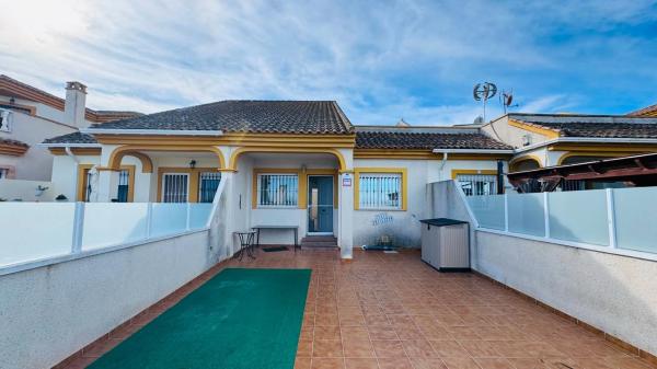 Chalet pareado en calle Irlanda, 20 photo 1