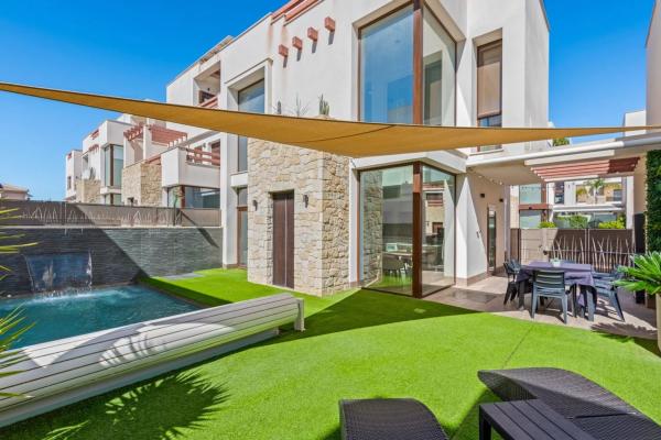 Chalet adosado en venta en  Calle Velázquez , Formentera del Segura photo 4
