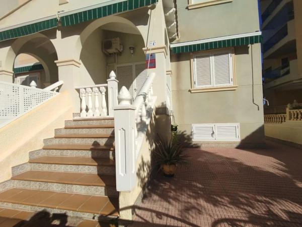 Chalet pareado en calle Dinamarca photo 2