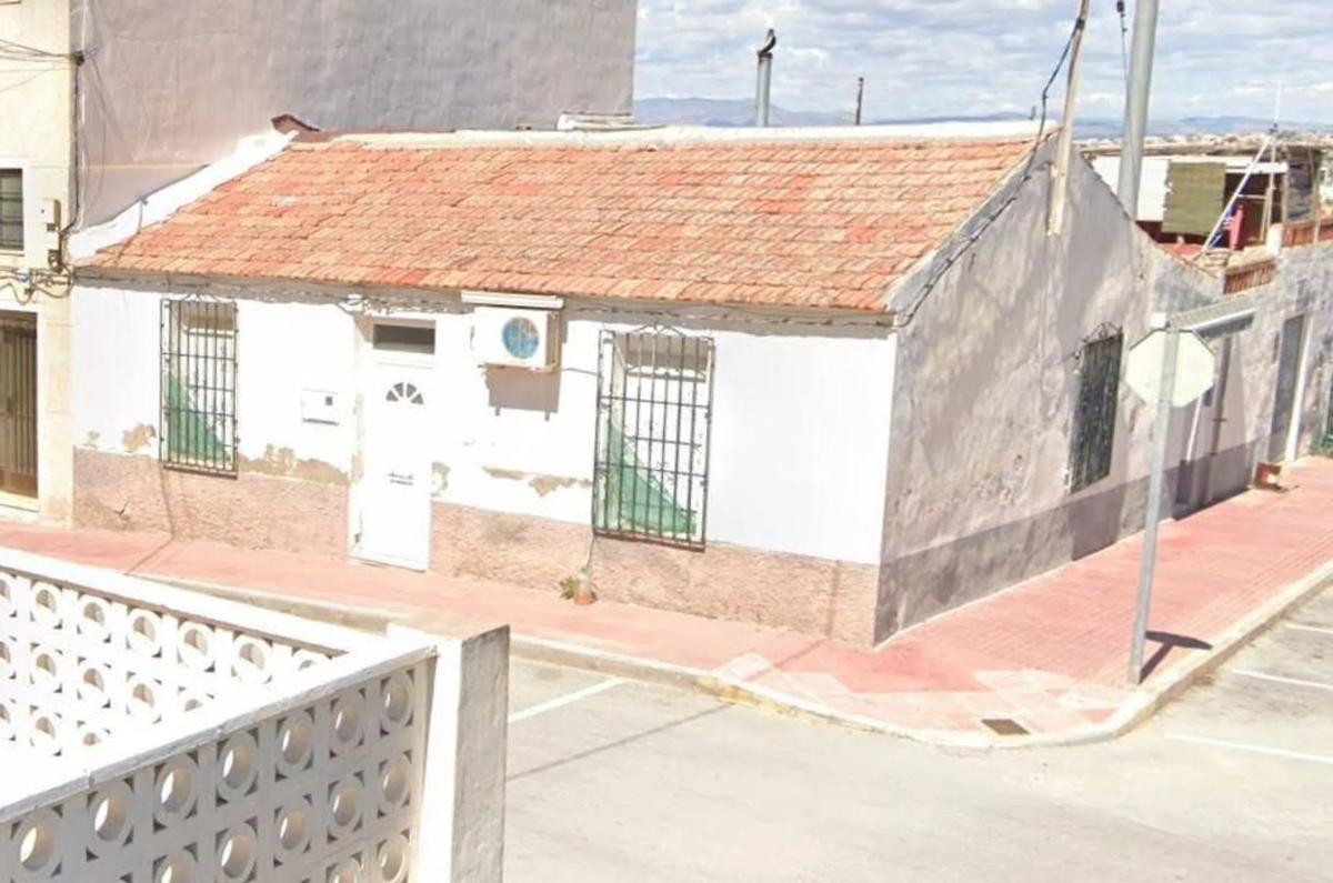 Venta de chalet independiente en Calle Almoradí, Guardamar del Segura
photo 1