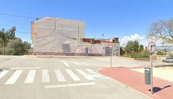 Chalet independiente en venta en Calle Almoradí, Guardamar del Segura
thumbnail 1