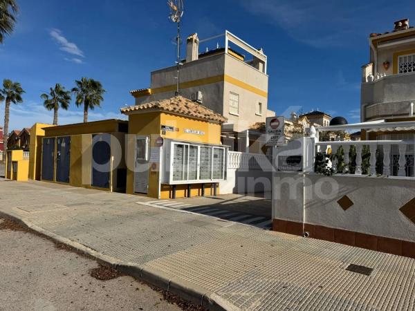 Chalet adosado en venta en Avenida l'Herba Bona , Guardamar del Segura thumbnail 1