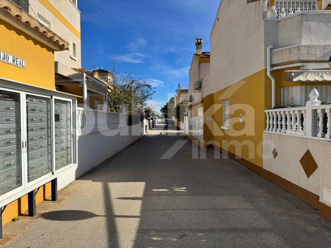 Sprzedaż szeregowego domku w Avenida l'Herba Bona , Guardamar del Segura photo 3