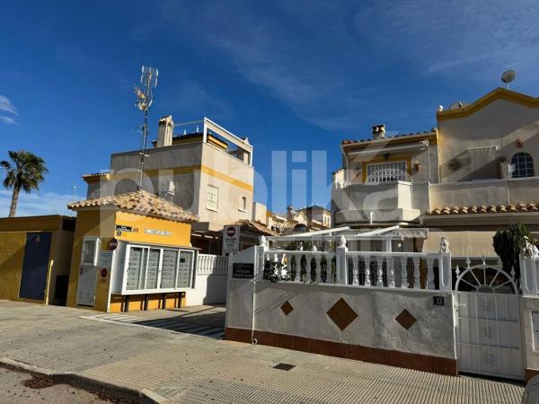 Chalet adosado en venta en  Avenida l'Herba Bona , Guardamar del Segura photo 4