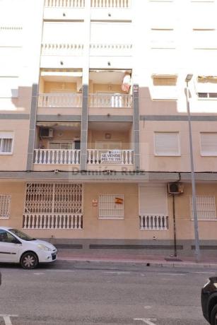 Sale of flat in Calle Giner de los Ríos, 23, Guardamar del Segura
 photo 2