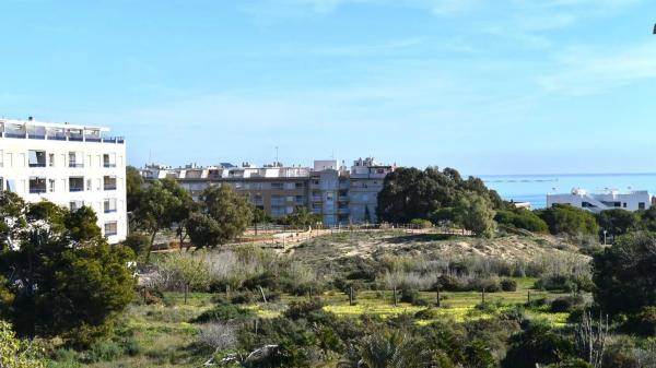 Chalet adosado en venta en  Urbanizaciones , Guardamar del Segura photo 2