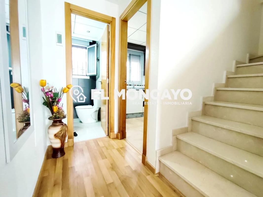 Venta de chalet adosado en  Calle Corts Valencianes , Guardamar del Segura photo 2