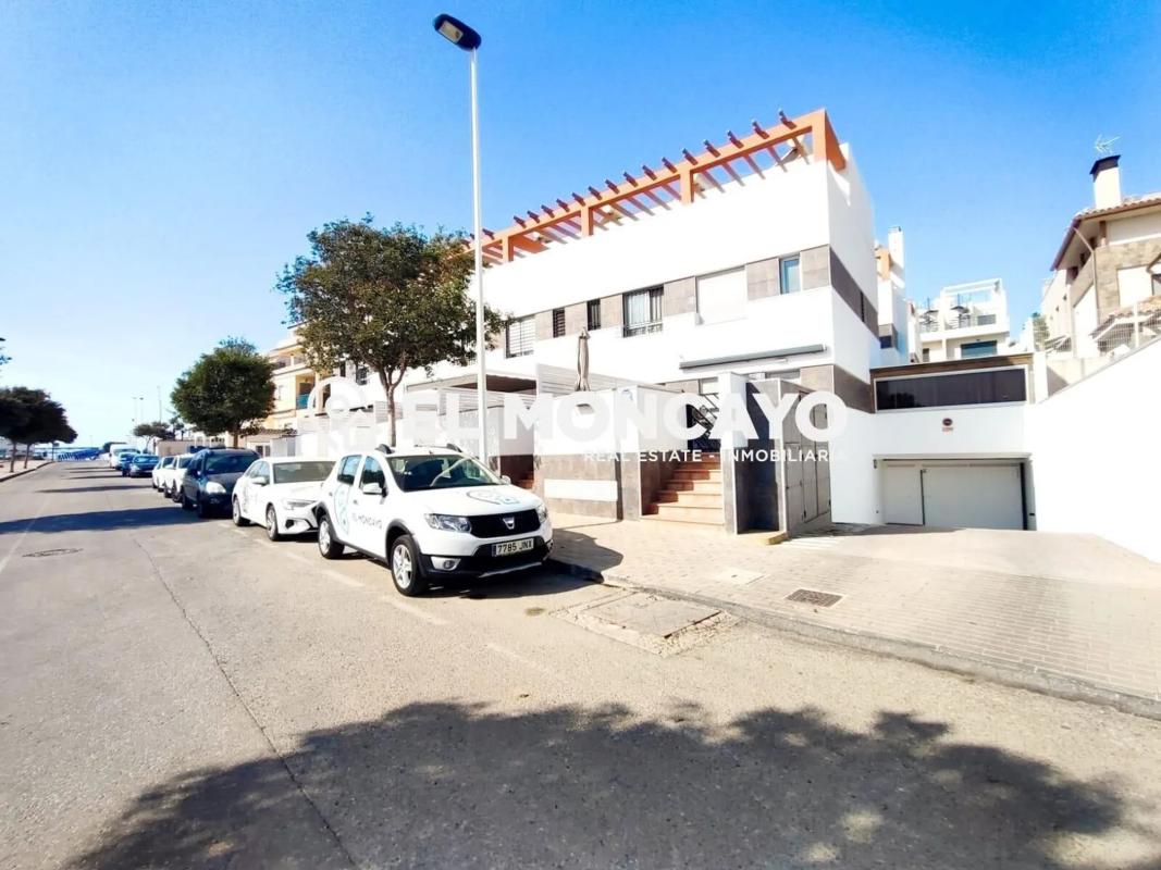 Venta de chalet adosado en  Calle Corts Valencianes , Guardamar del Segura photo 3
