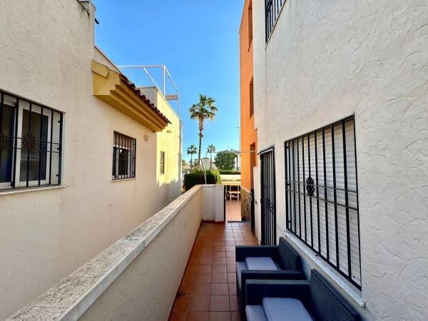 Chalet wolnostojący na sprzedaż w  Calle Vicente Aracil, 24, Guardamar del Segura photo 4