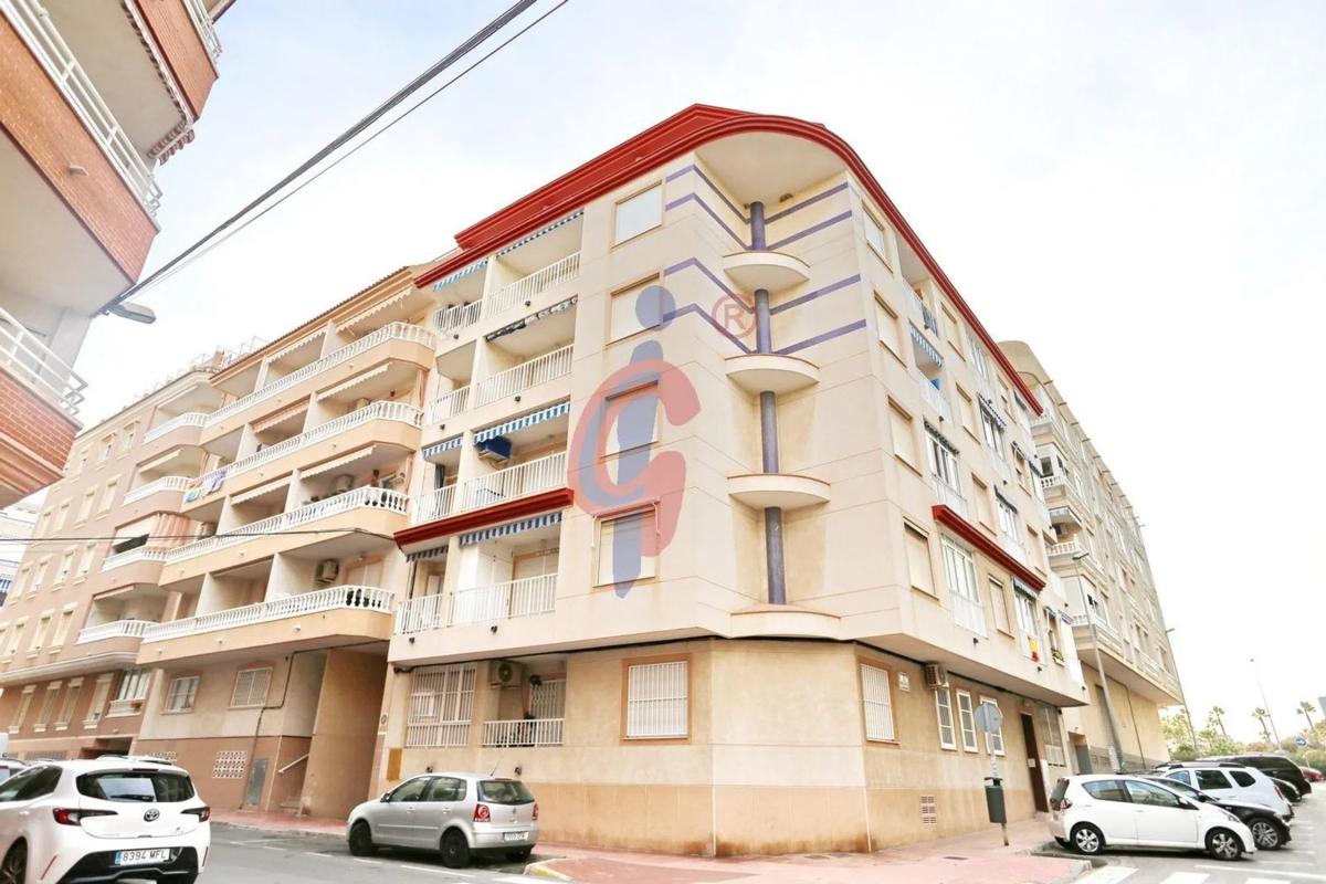 Sprzedaż mieszkania w Calle Hermanos Bazán, 4, Guardamar del Segura
photo 1