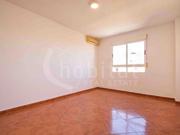 Продажа квартиры на Calle 9 de Octubre, 7, Лос-Монтесинос
 photo 1