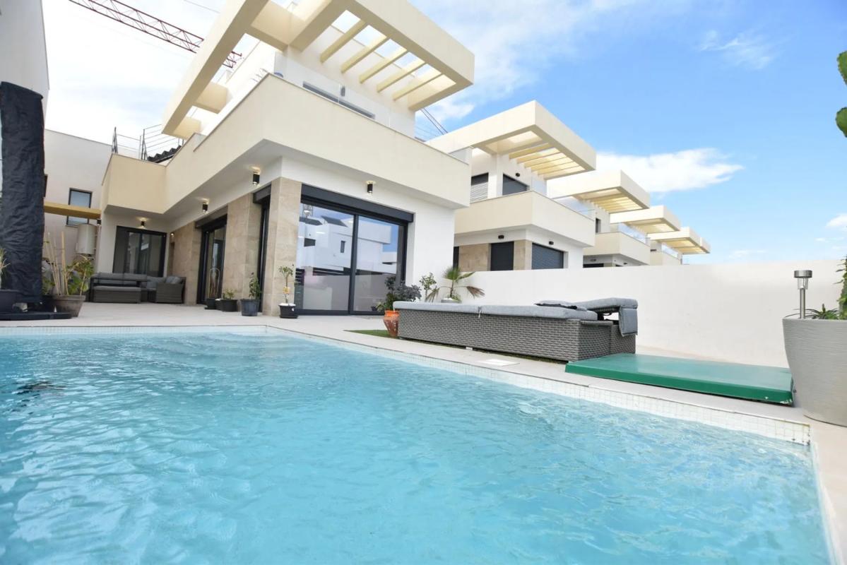 Venta de chalet independiente en Calle Chumbera, Los Montesinos
photo 1