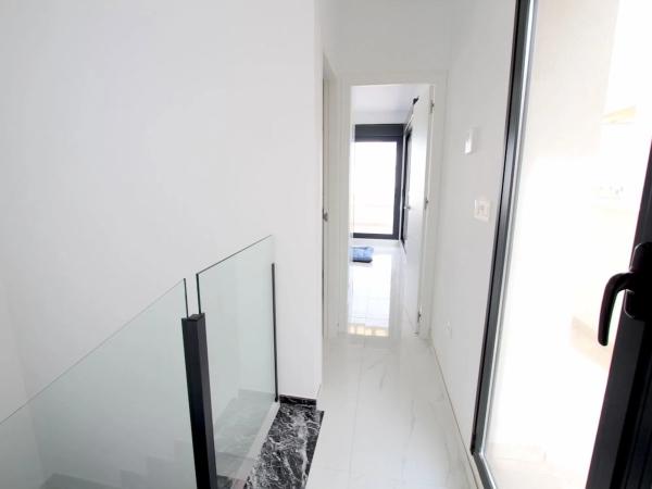 Chalet pareado en calle Chumbera photo 1