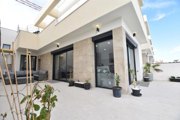 Chalet independiente en venta en Calle Chumbera, Los Montesinos
thumbnail 1
