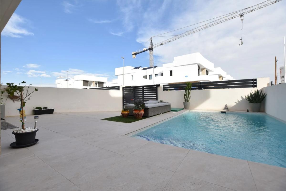 Venta de chalet independiente en Calle Chumbera, Los Montesinos
photo 3
