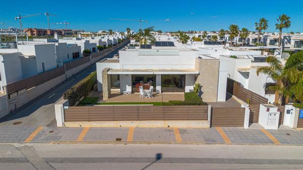 Chalet independiente en venta en Calle Guanábano, 7, Orihuela
thumbnail 1
