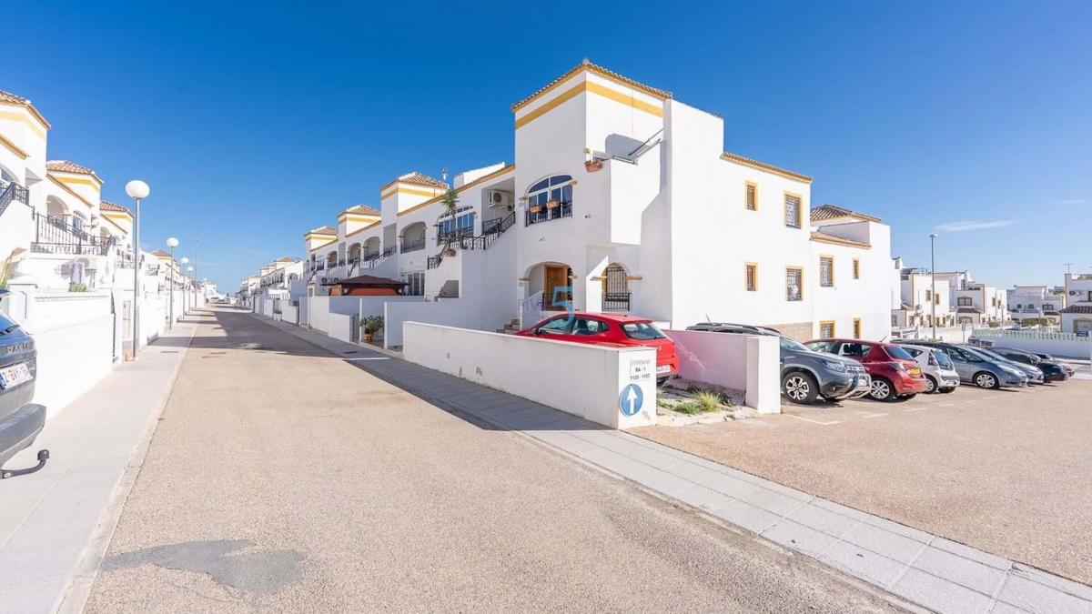 Venta de piso en Desamparados-Hurchillo-Torremendo, Orihuela
photo 2