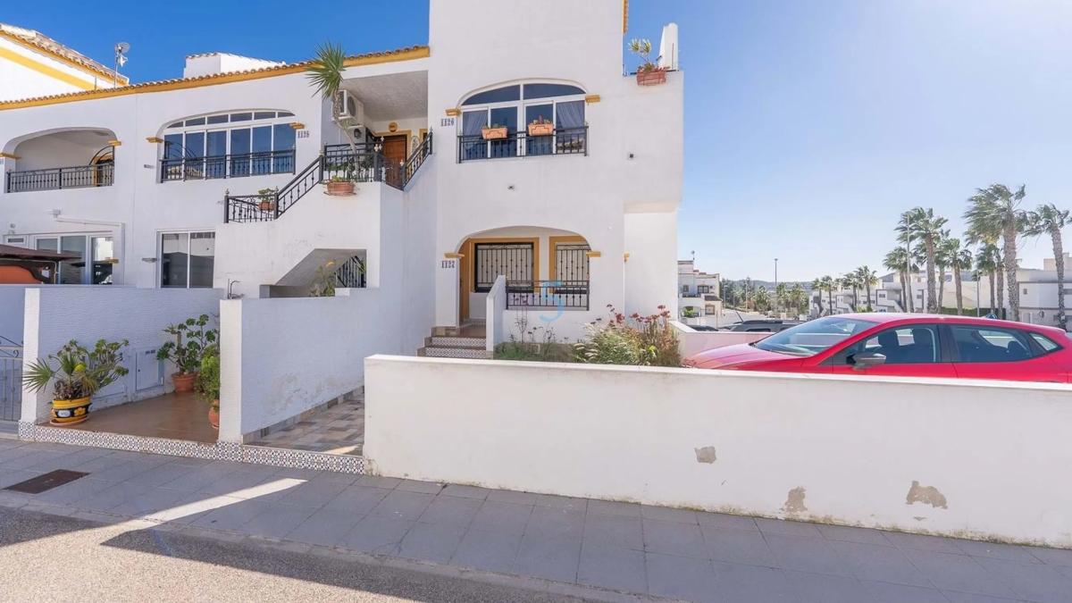 Venta de piso en Desamparados-Hurchillo-Torremendo, Orihuela
photo 3