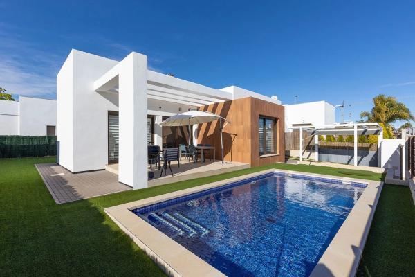 Chalet independiente en venta en Calle Cocotero, Orihuela
photo 1