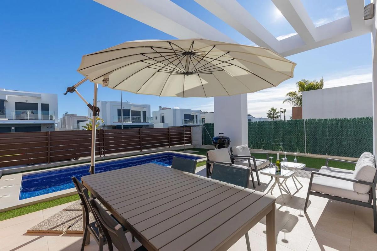 Venta de chalet independiente en Calle Cocotero, Orihuela
 photo 4