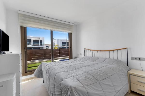 Chalet independiente en venta en Calle Mano de Buda, 30, Orihuela
thumbnail 1
