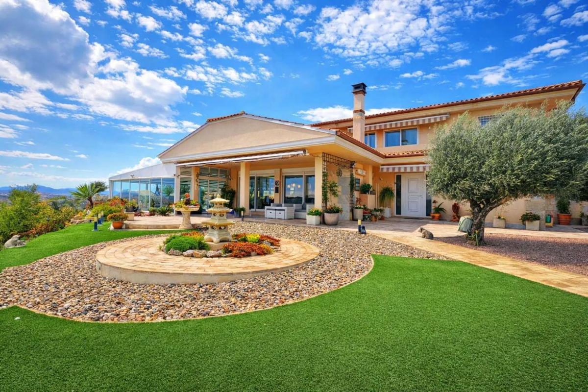 Venta de chalet independiente en Desamparados-Hurchillo-Torremendo, Orihuela
photo 1