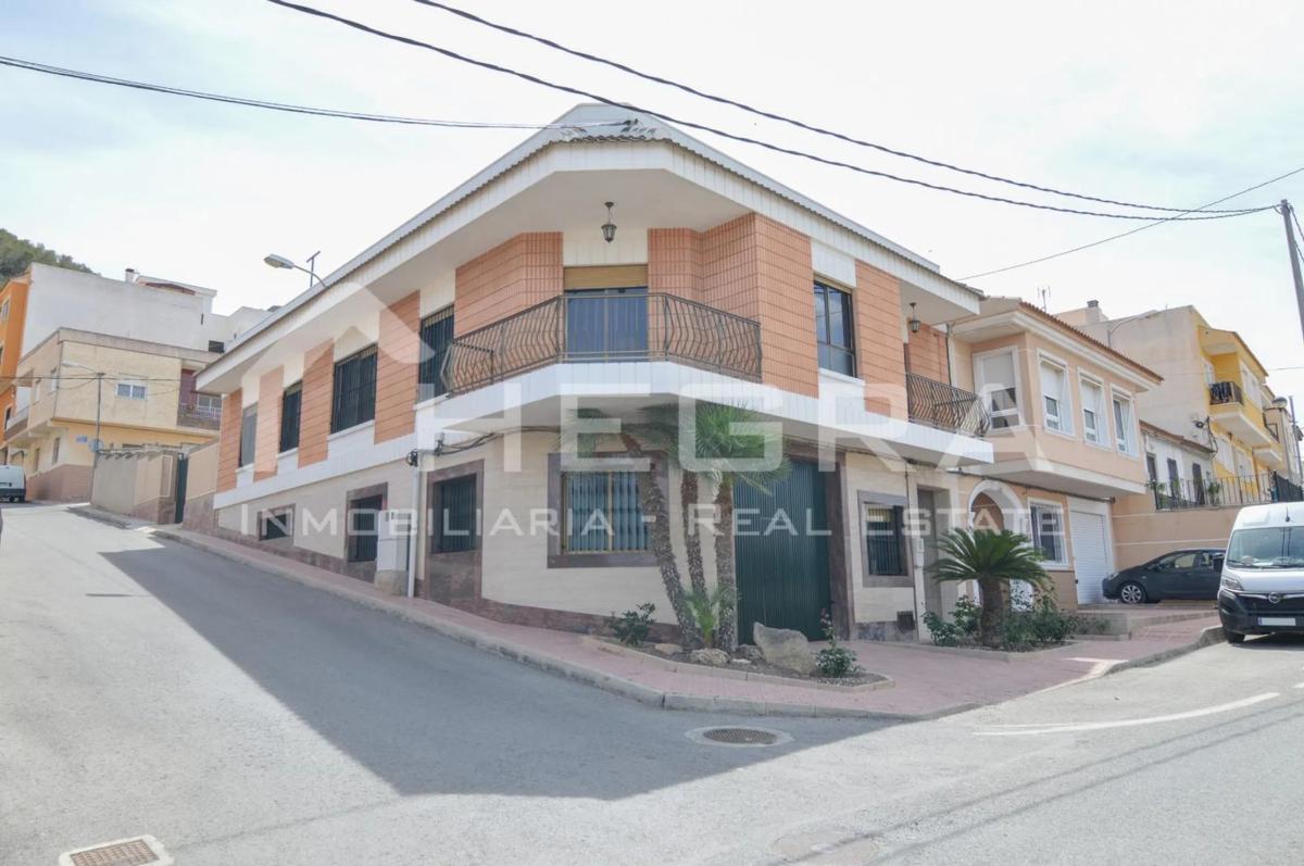 Продажа отдельного шале в  Calle Carmen, 38, Ориуэла photo 3