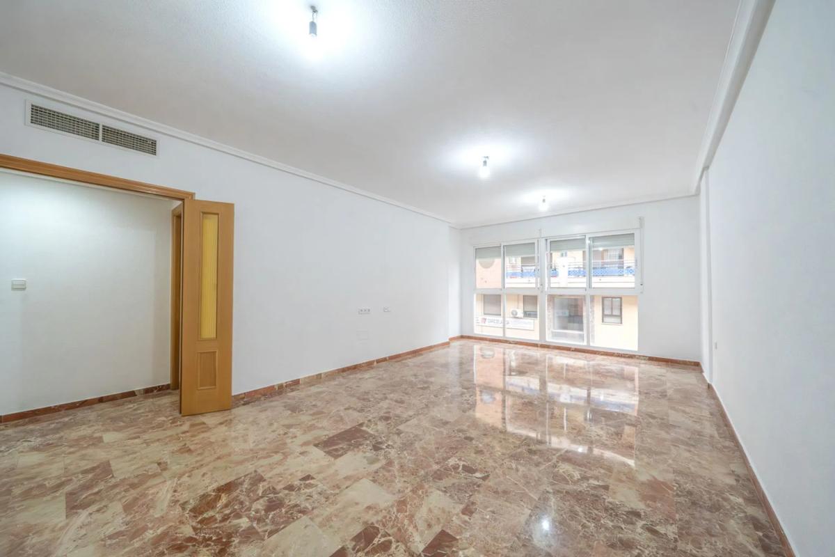 Sprzedaż mieszkania w Calle Monseñor Espinosa, Orihuela
photo 3