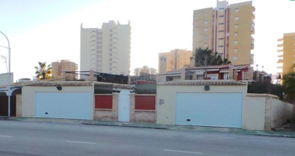 Chalet independiente en venta en RD GARCILASO DE LA VEGA-CMOR, Orihuela
 photo