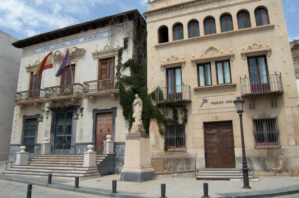 Propiedades en venta y alquiler en España photo 1