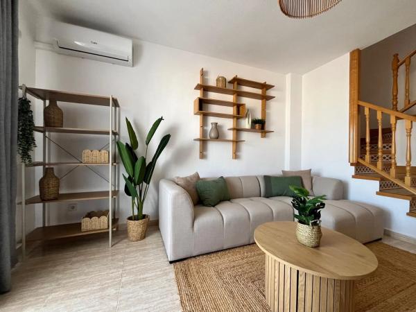 Chalet adosado en venta en  Avenida de las Adelfas, 230 , Orihuela photo 1