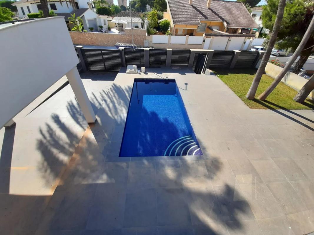 Sale of independent chalet in Barrio Campoamor, Orihuela
photo 3