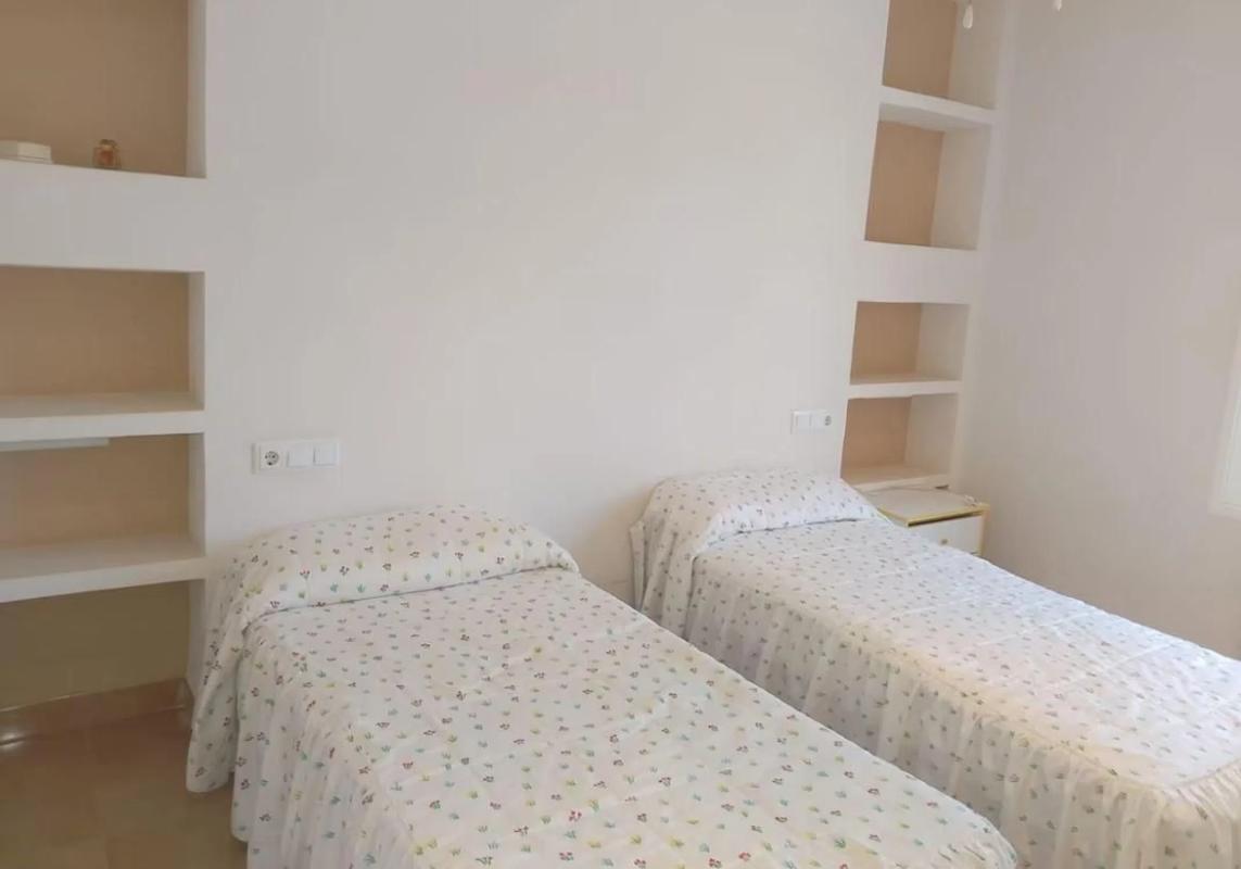 Sale of independent chalet in Ronda de Garcilaso de la Vega, Orihuela
 photo 3