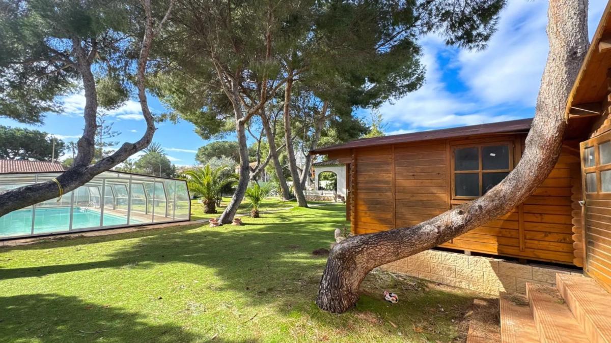 Продажа отдельного шале в Barrio Campoamor, Ориуэла photo 1