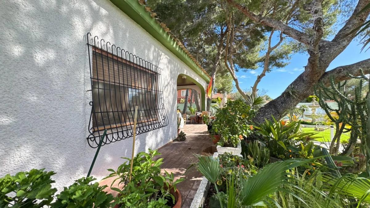 Продажа отдельного шале в Barrio Campoamor, Ориуэла photo 2