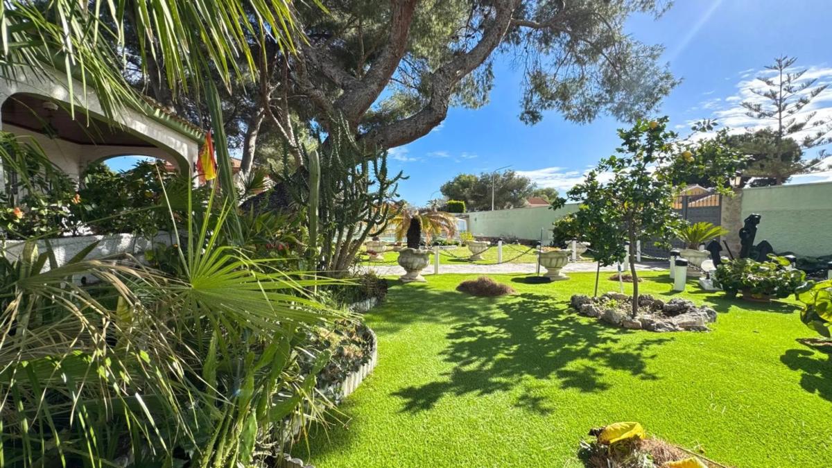 Продажа отдельного шале в Barrio Campoamor, Ориуэла photo 3