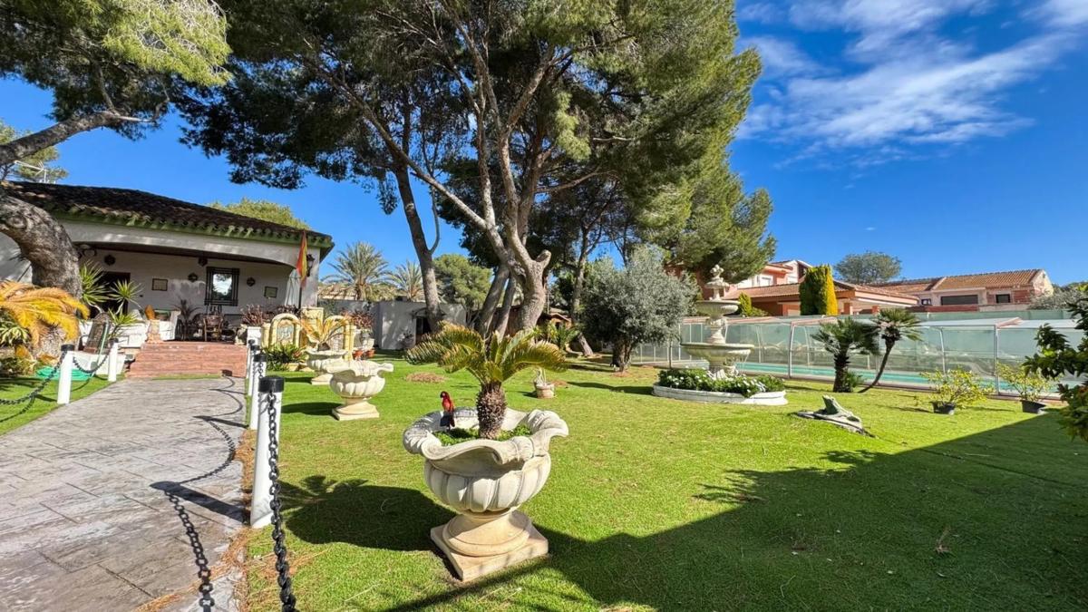 Продажа отдельного шале в Barrio Campoamor, Ориуэла photo 4