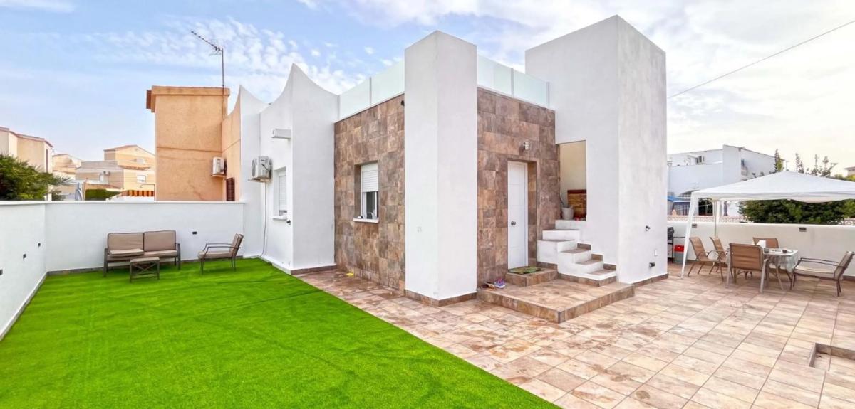 Sale of independent chalet in Barrio La Chismosa, Orihuela
photo 1