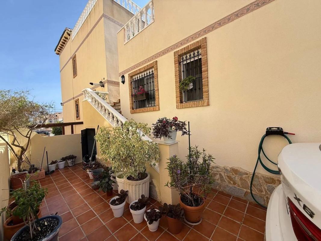 Venta de chalet adosado en  Calle de la Garza , Orihuela photo 3