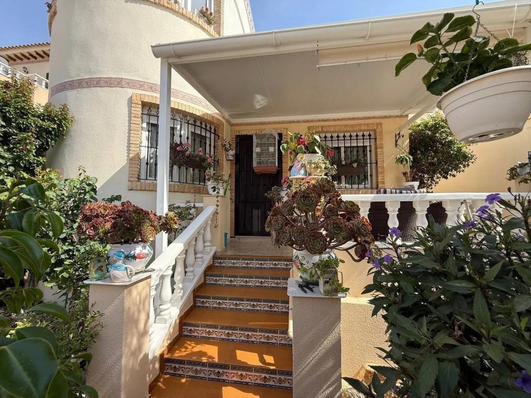 Venta de chalet adosado en  Calle de la Garza , Orihuela photo 5