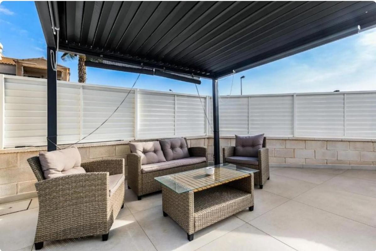 Sale of independent chalet in Calle Egipcios, Orihuela
photo 1